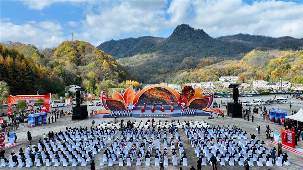 第二十屆四川光霧山國(guó)際紅葉節(jié)現(xiàn)場(chǎng).jpg